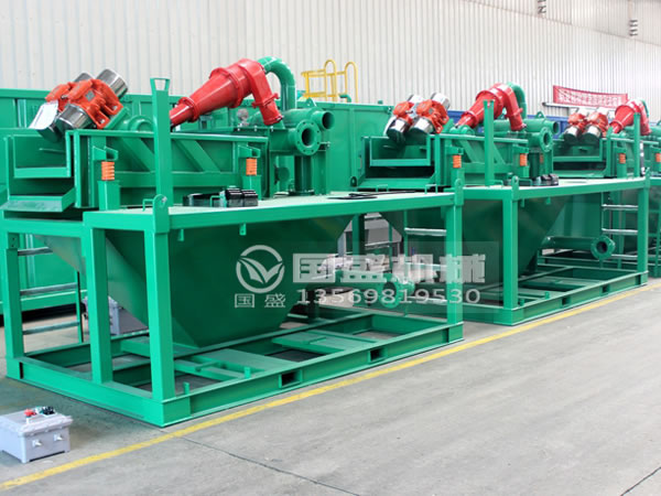 ���{���x�C